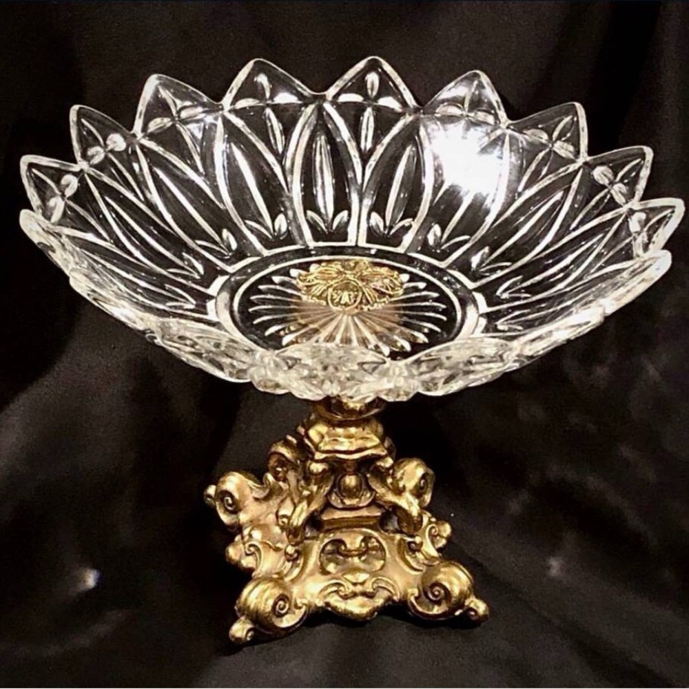 Elegant Crystal and Gold Decorative Bowl